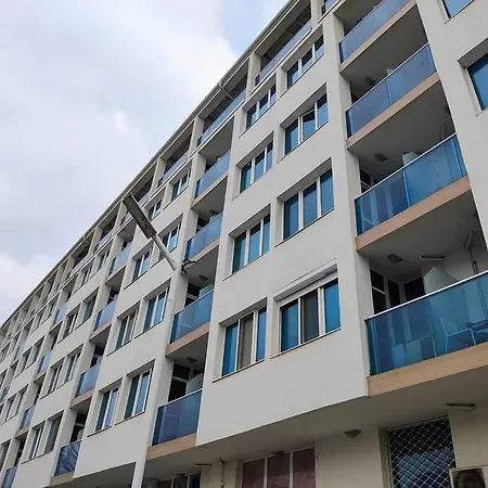 Azure Box Apartment *